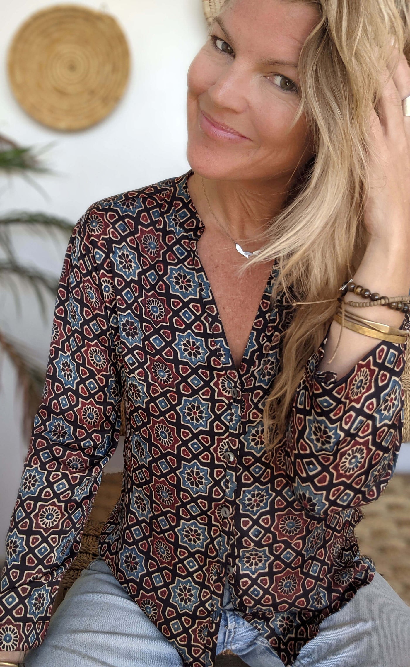 Elegant Blouse Black Batik