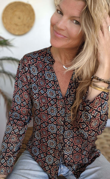 Elegant Blouse Black Batik